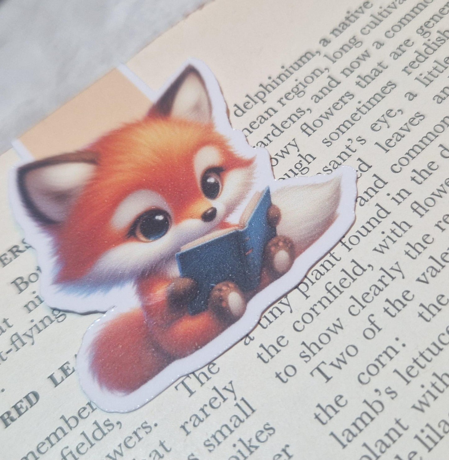 Cute Fox Reading Magnetic Bookmark – Adorable Gift for Book Lovers
