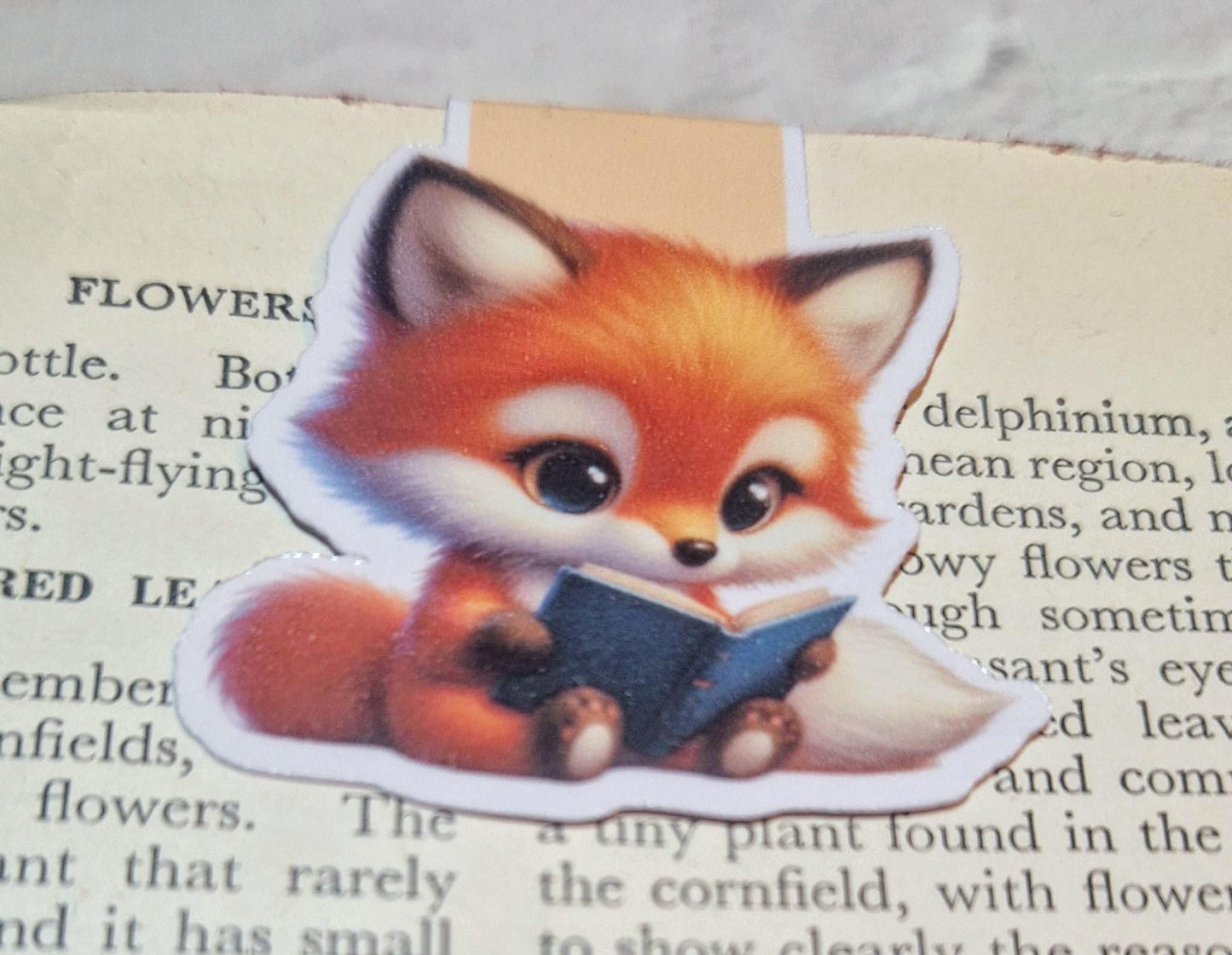 Cute Fox Reading Magnetic Bookmark – Adorable Gift for Book Lovers