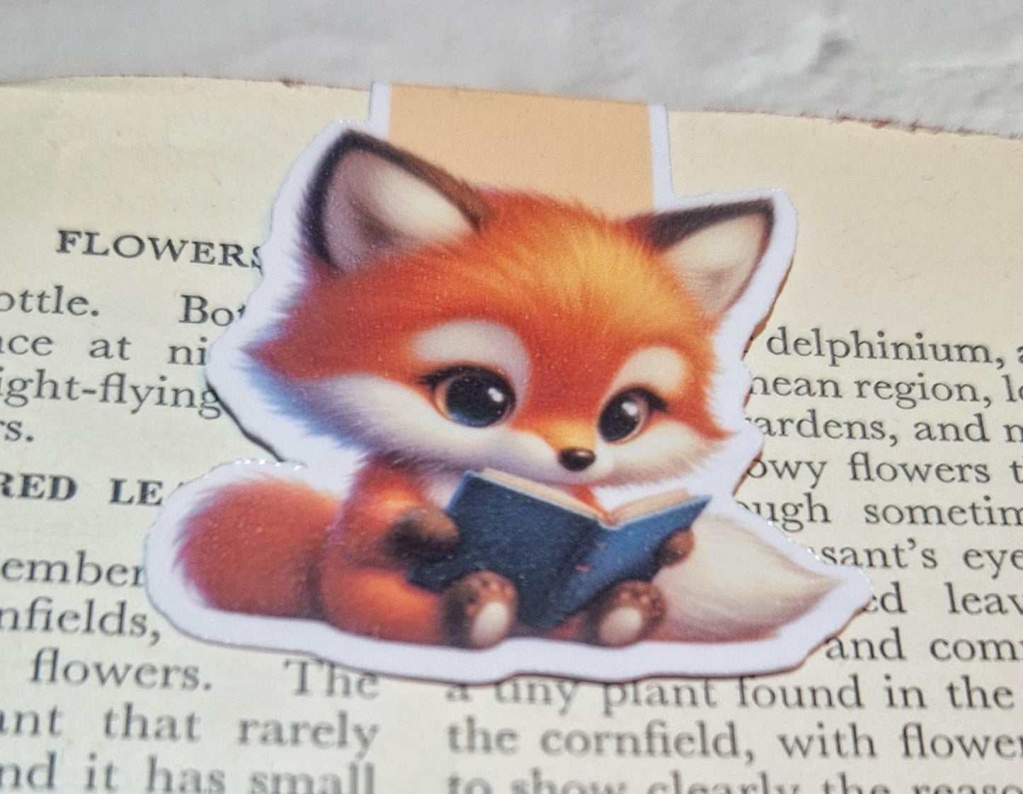 Cute Fox Reading Magnetic Bookmark – Adorable Gift for Book Lovers